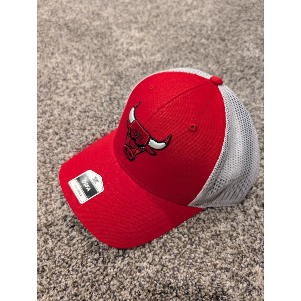 Fan Favorite Chicago Bulls Hat Unisex OSFA Red NWT Snapback Trucker Mesh Cap - Picture 2 of 4